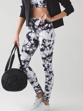 Size 10 Lululemon Wunder Under High-Rise
Leggings - Shibori White Black